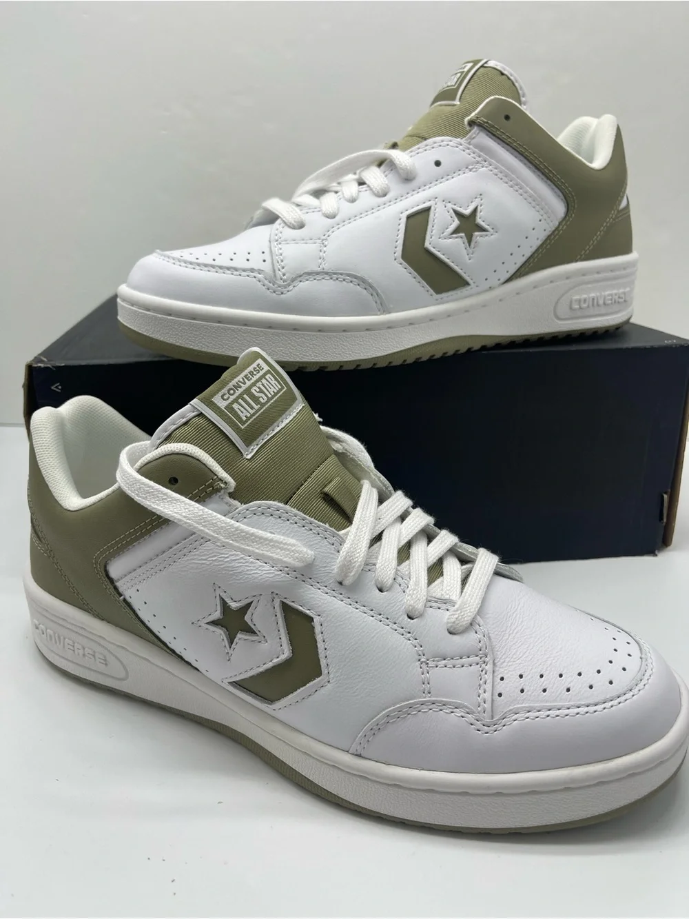 Converse •Men’s Sz 10 A11092C WEAPON OX
WHITE/MOSSY SLOTH/WHITE Athletic Sneaker - Picture 15 of 16